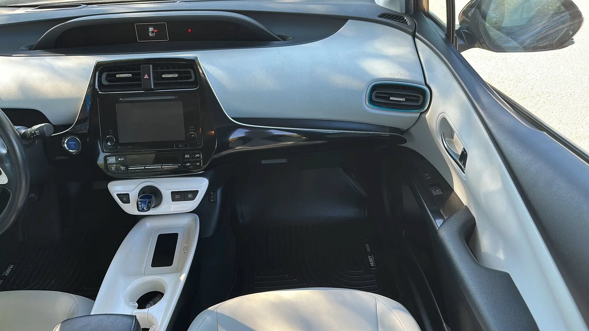 Used 2017 Toyota Prius Four w/ Advanced Technology Package FWD image 27
