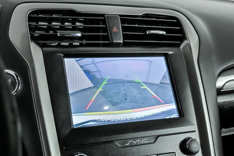 Used 2019 Ford Fusion SE FWD image 26