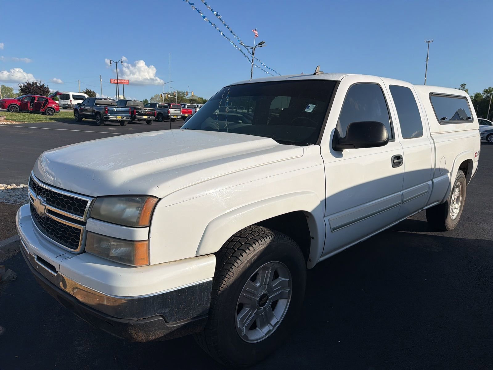 Used 2006 Chevrolet Silverado 1500 LT w/ Onstar Plus Package AWD/4WD image 2