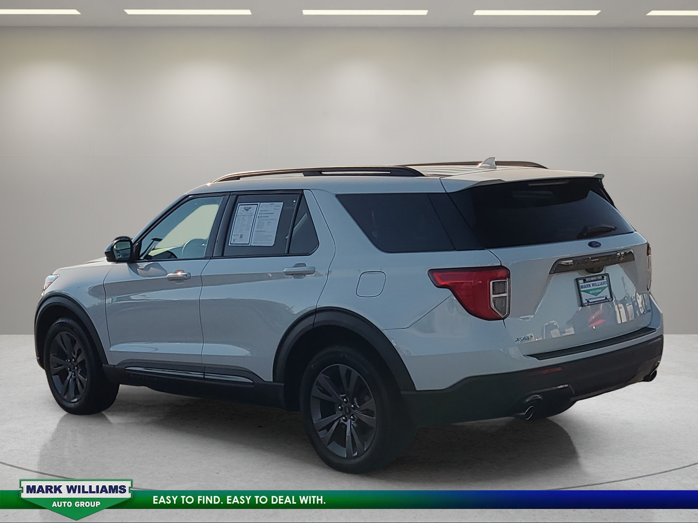 Certified 2022 Ford Explorer XLT w/ Equipment Group 202A AWD/4WD image 6
