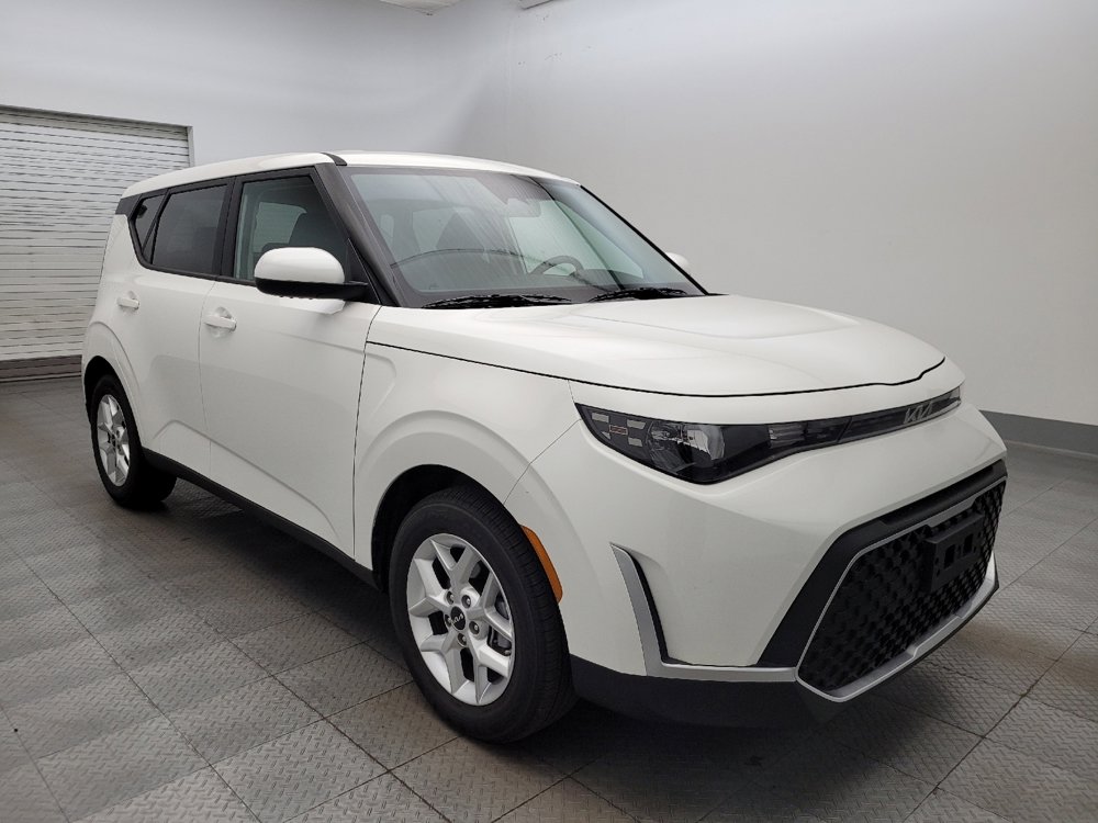 Used 2025 Kia Soul LX image 13