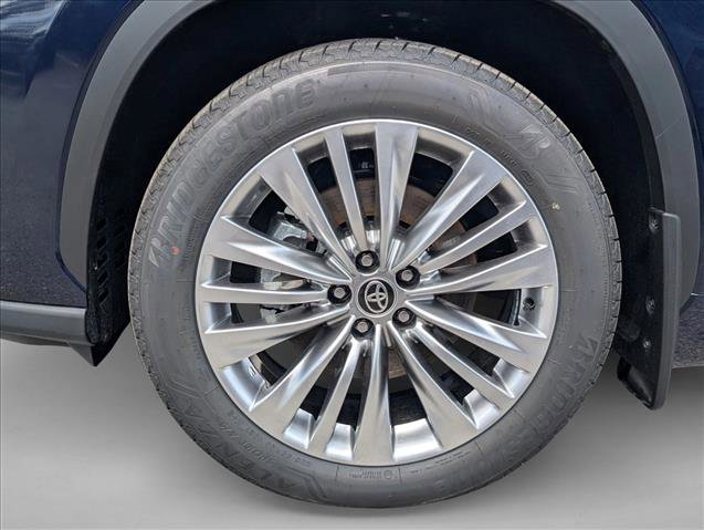 New 2026 Toyota Highlander Platinum AWD/4WD image 10