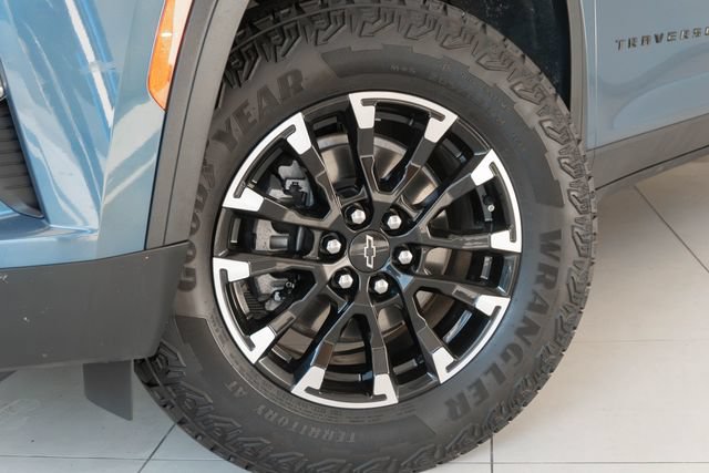 Used 2024 Chevrolet Traverse Z71 AWD/4WD image 2