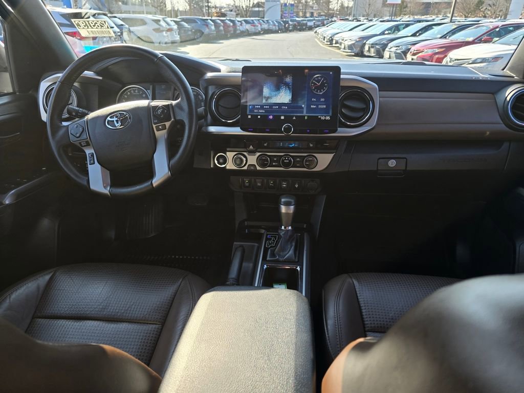 Used 2016 Toyota Tacoma Limited w/ Towing Package image 15