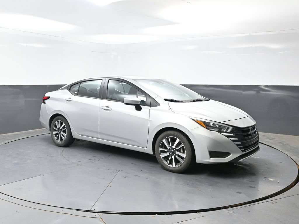 Used 2025 Nissan Versa SV FWD image 4