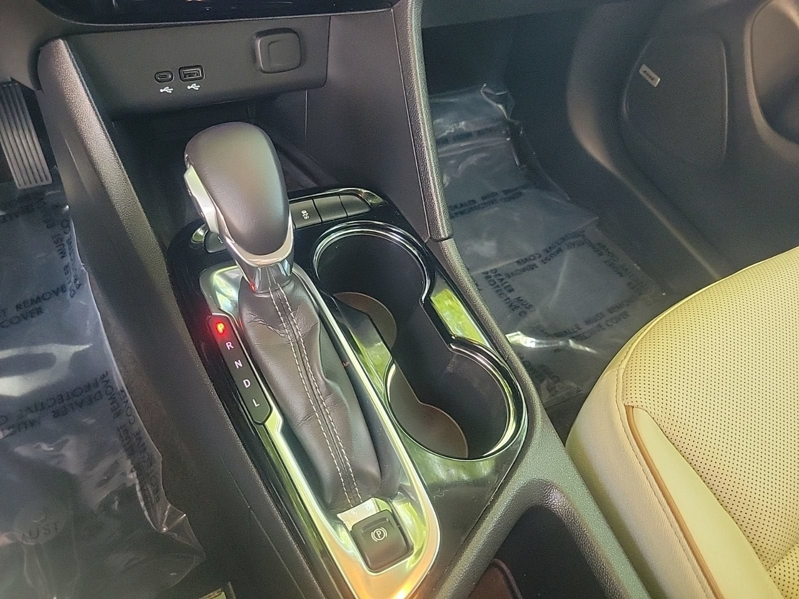 Used 2024 Buick Encore GX Avenir w/ Avenir Technology Package FWD image 21