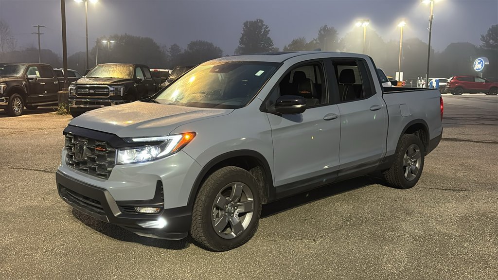 Used 2025 Honda Ridgeline TrailSport image 2