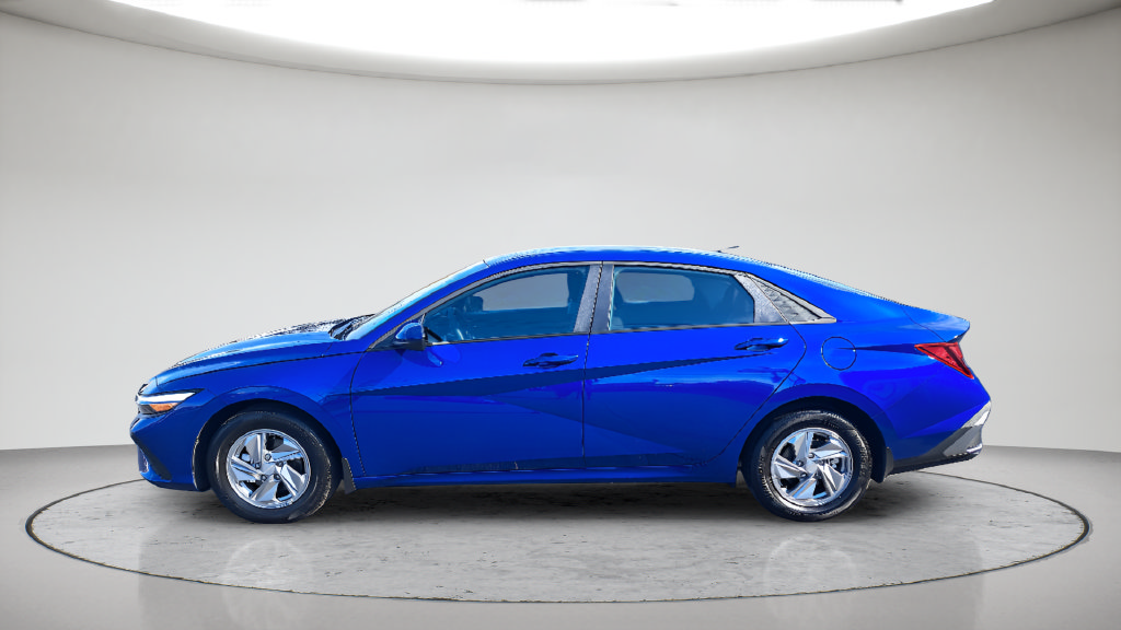 Used 2026 Hyundai Elantra SE FWD image 14