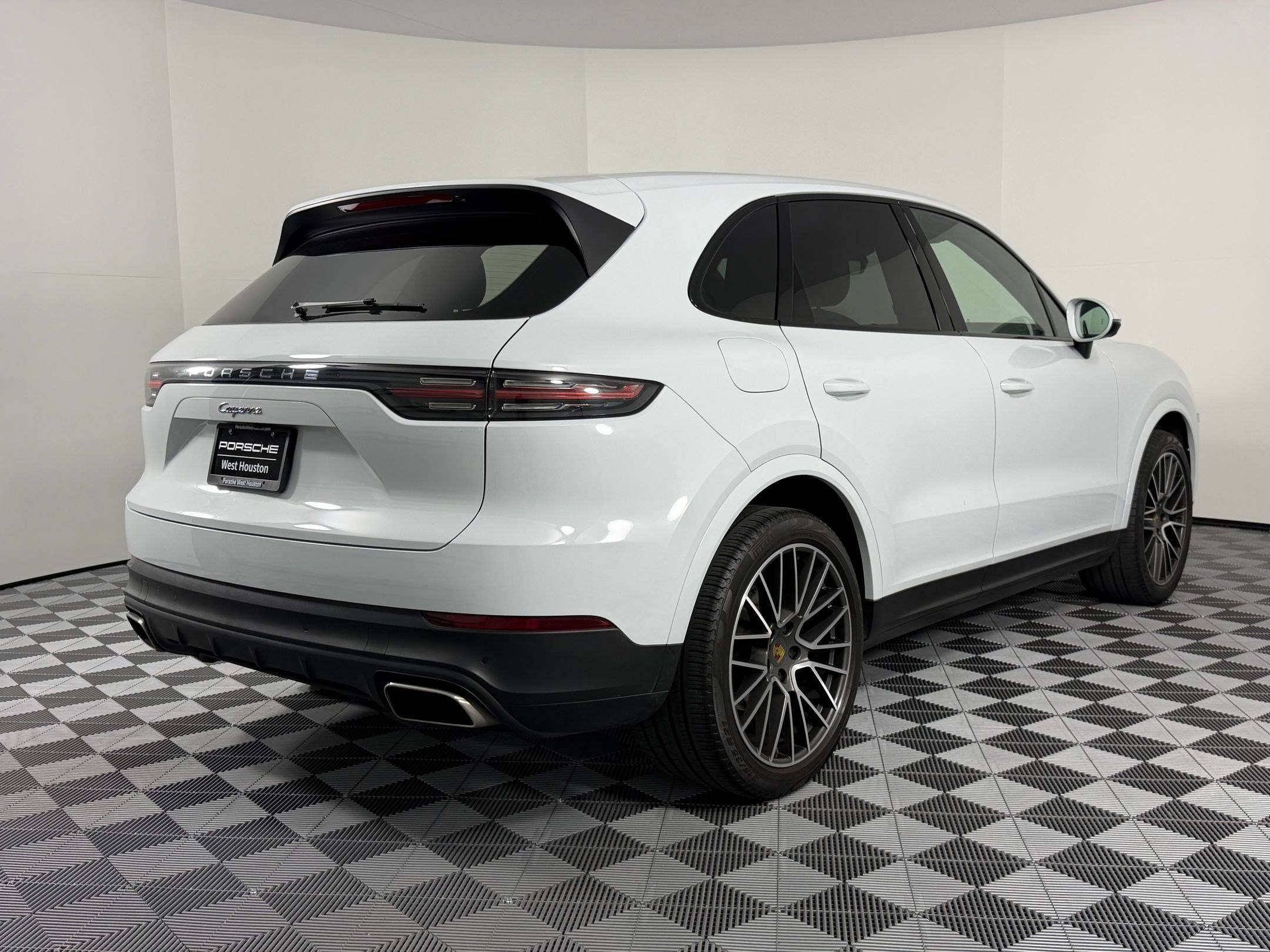 Certified 2023 Porsche Cayenne image 9