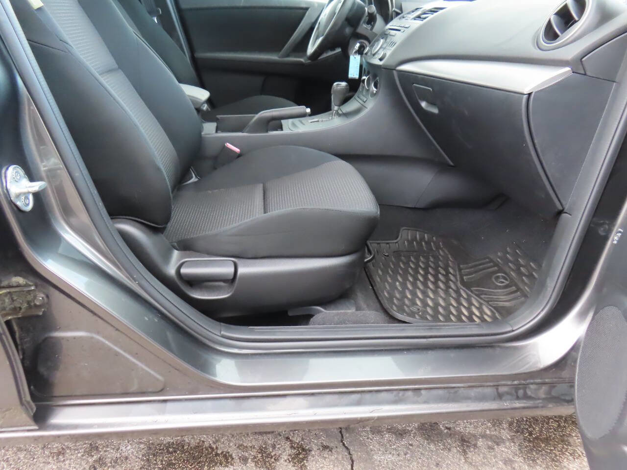 Used 2012 MAZDA MAZDA3 i Touring image 17