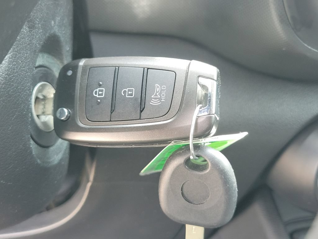 Used 2023 Hyundai Venue SE FWD image 29