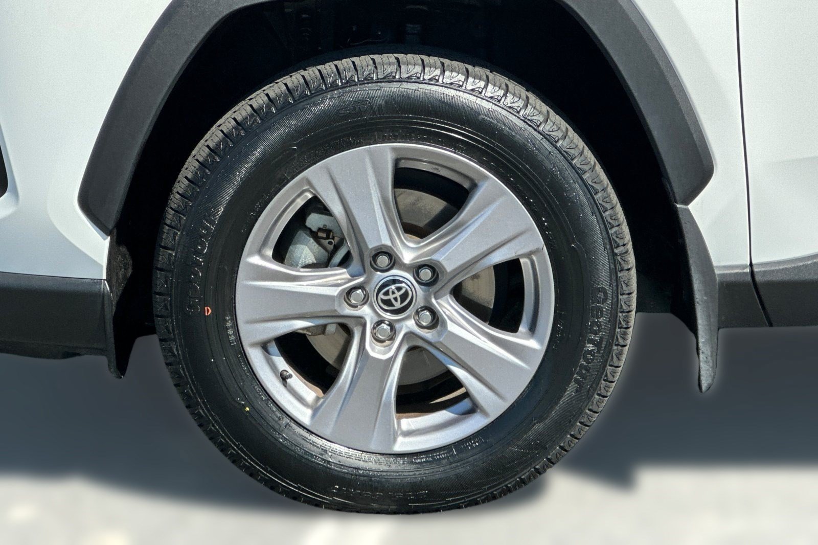 Used 2025 Toyota RAV4 LE AWD/4WD image 13