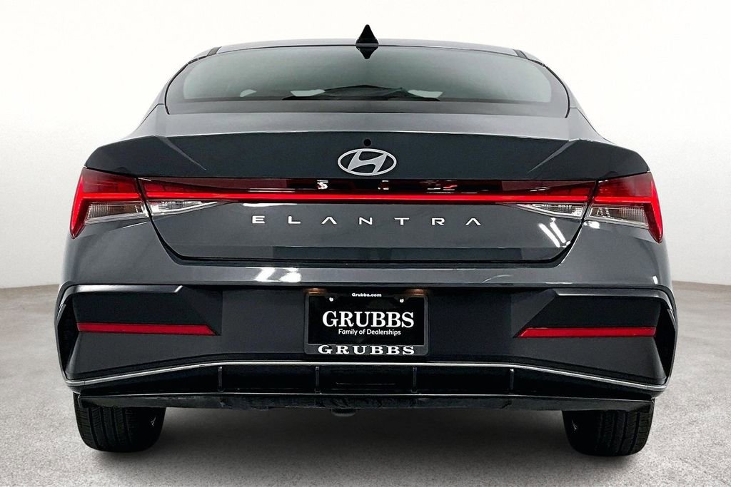 Certified 2025 Hyundai Elantra SEL image 6