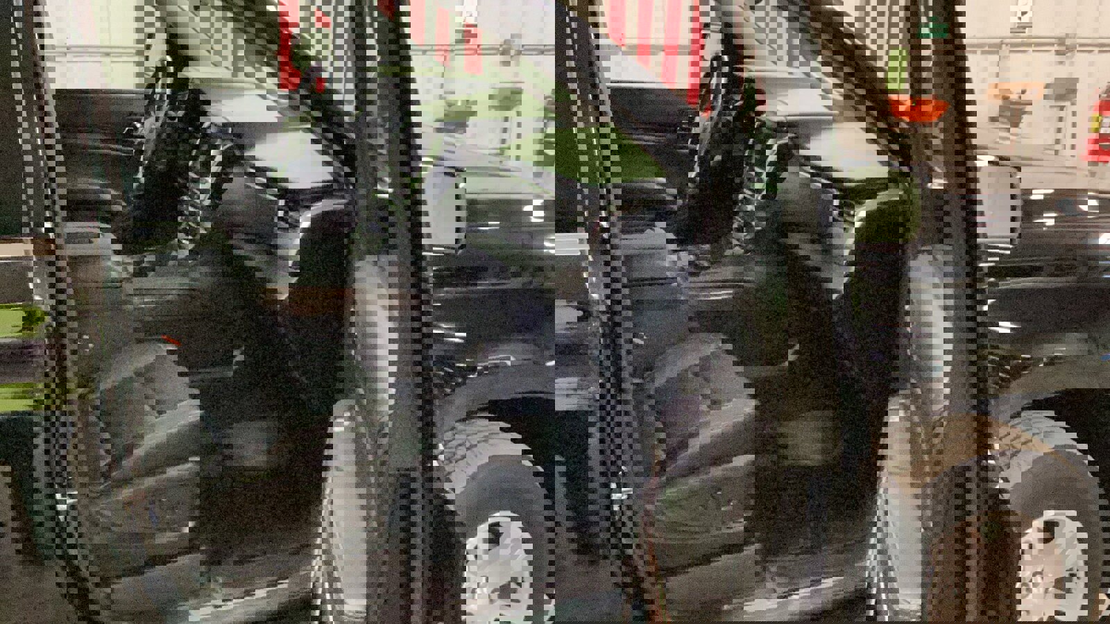 Used 2018 Chevrolet Suburban LT image 19