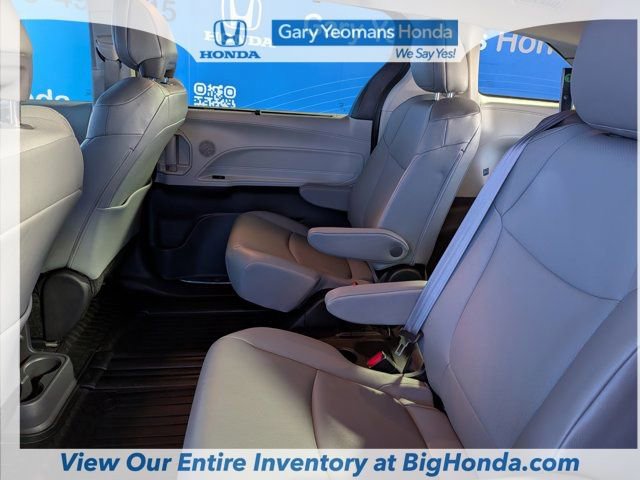 Used 2023 Toyota Sienna XLE image 16