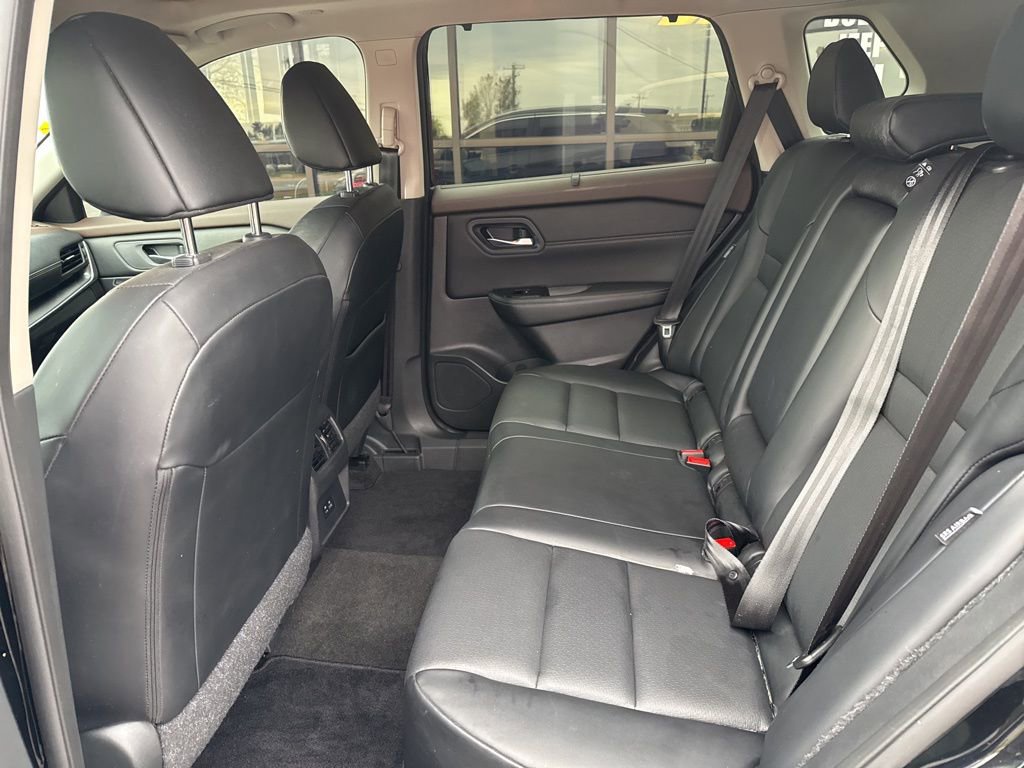 Used 2023 Nissan Rogue SV w/ SV Premium B Package image 23