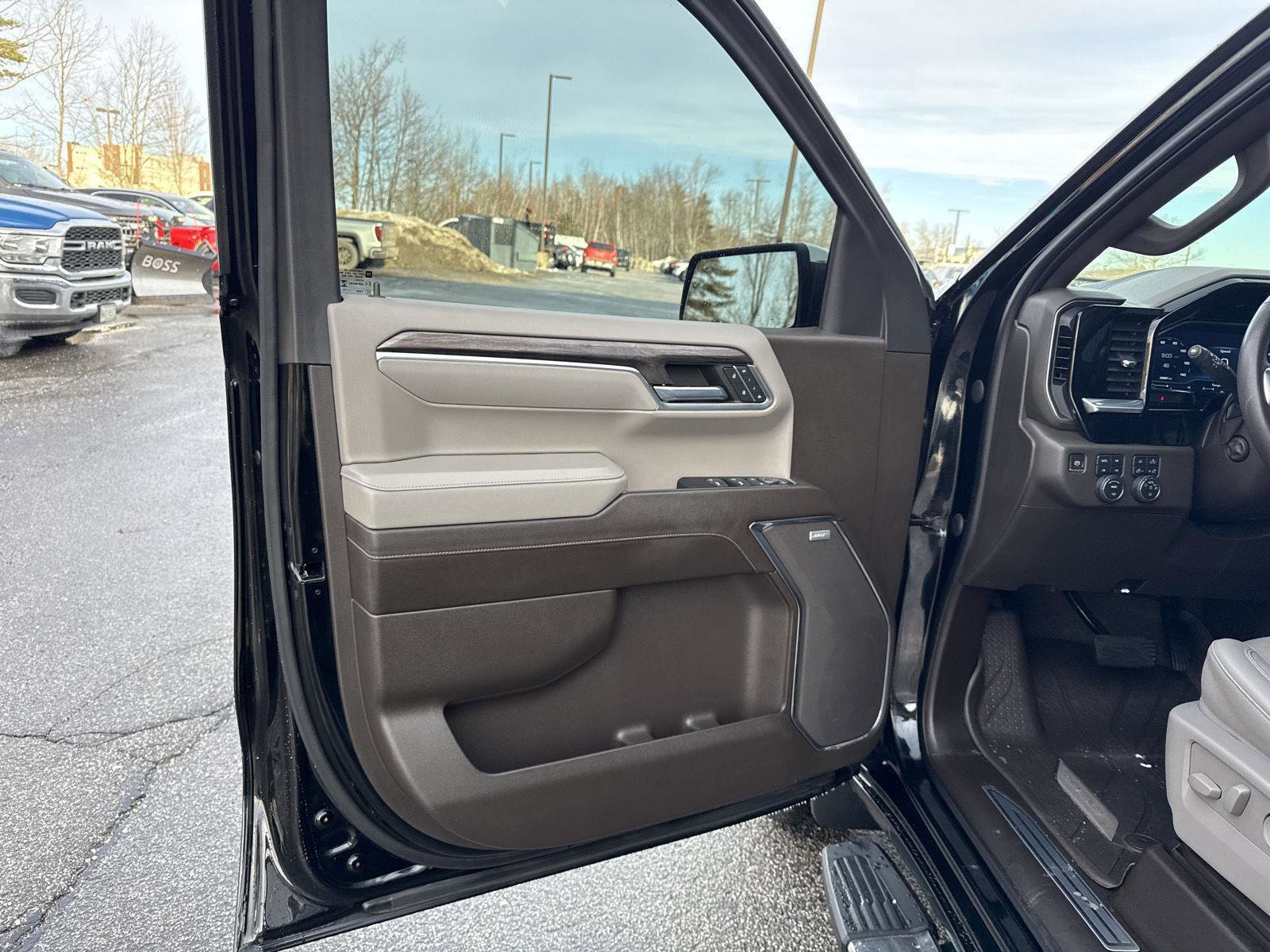 Used 2023 Chevrolet Silverado 1500 LTZ w/ Z71 Off-Road Package image 9