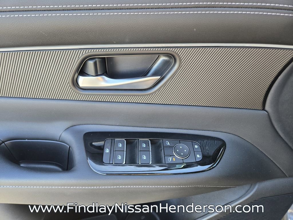 Used 2025 Nissan Murano SV FWD image 19