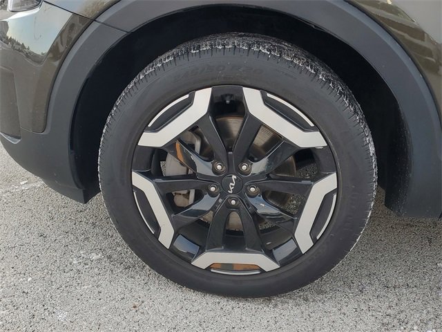 Used 2024 Kia Telluride EX w/ EX Captain's Chair Package image 7