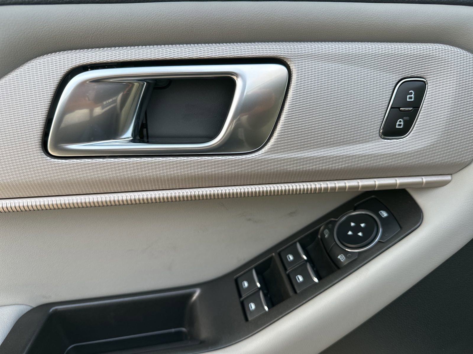 New 2025 Ford Explorer Active w/ Active Comfort Package image 6