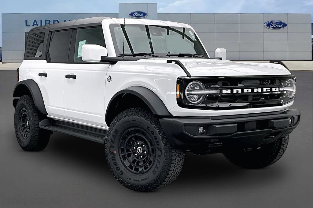 New 2026 Ford Bronco Outer Banks w/ Sasquatch Package AWD/4WD image 2