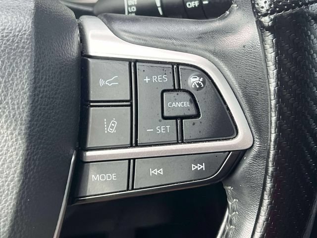 Used 2022 Toyota Highlander XLE AWD/4WD image 25