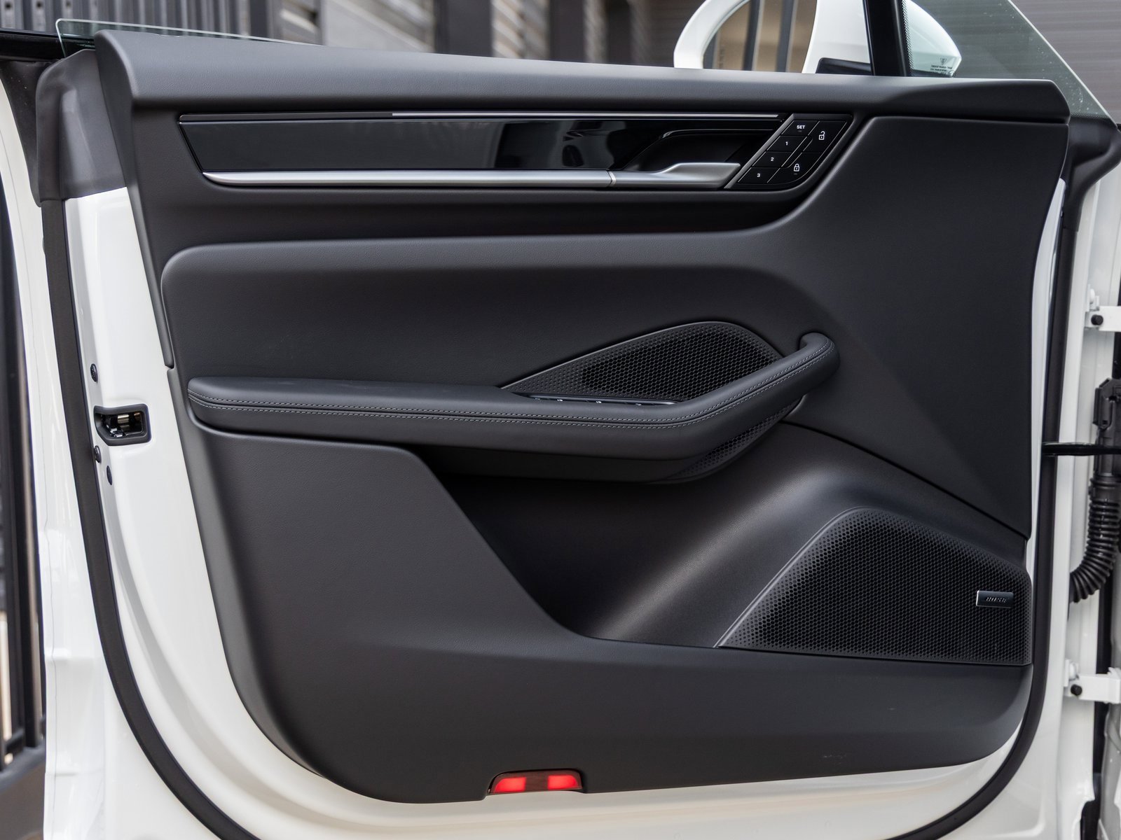 Used 2025 Porsche Macan 4S Electric image 19