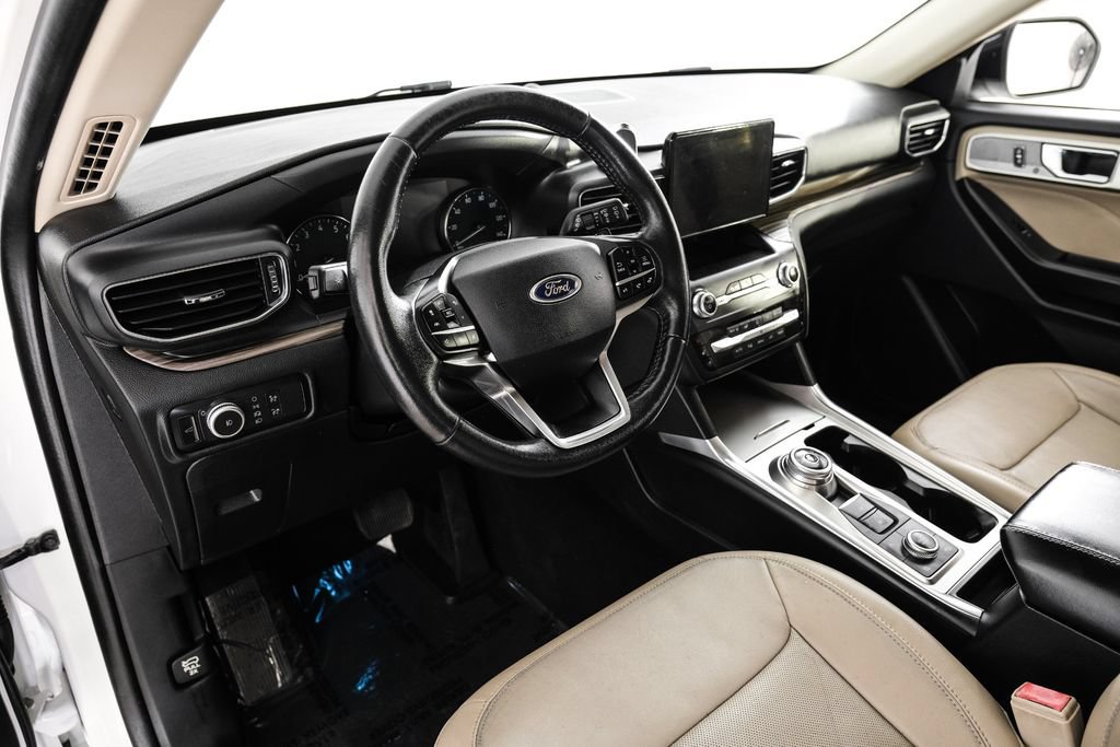 Used 2020 Ford Explorer Limited AWD/4WD image 3