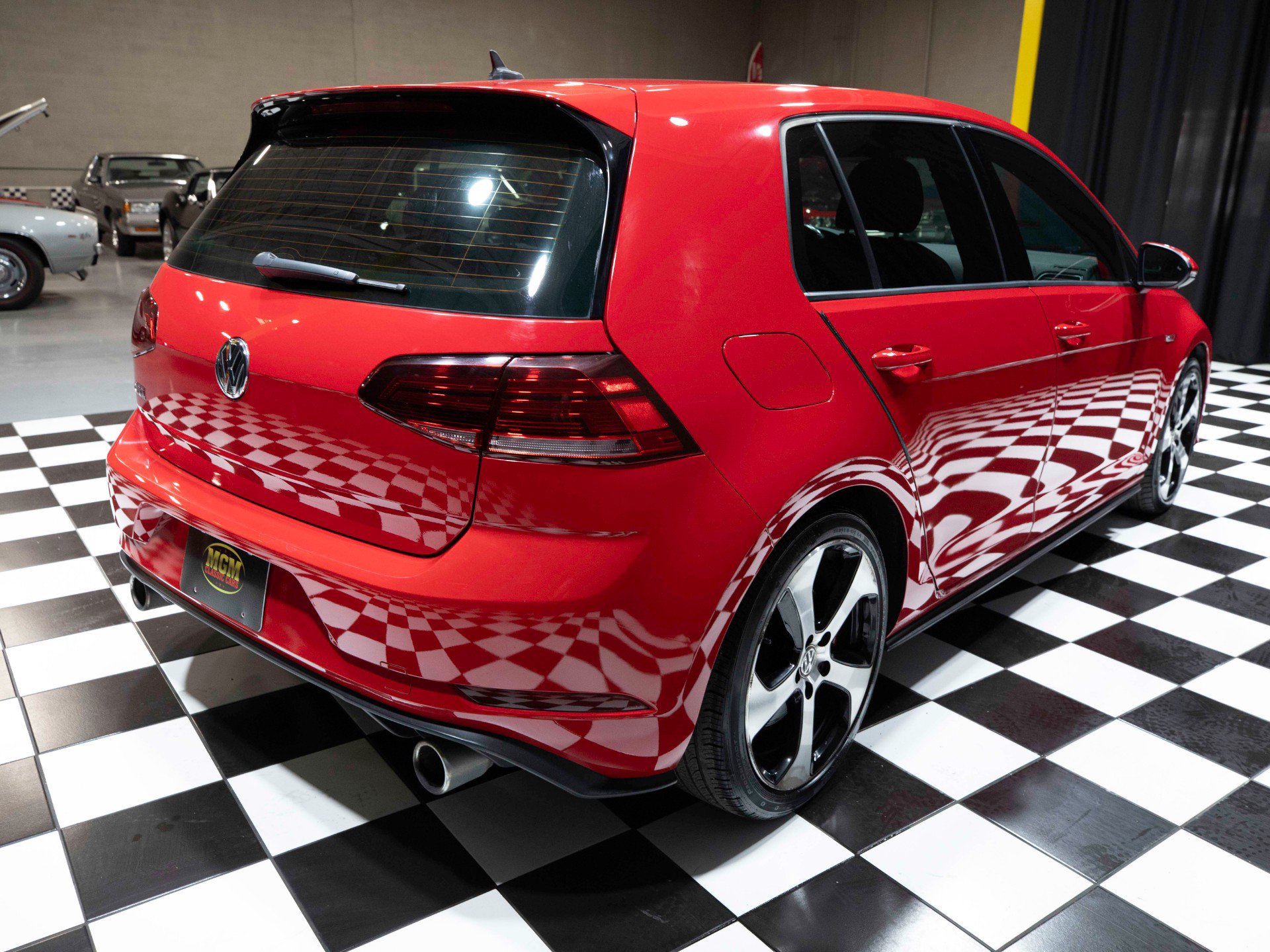 Used 2019 Volkswagen Golf 4-Door FWD image 16