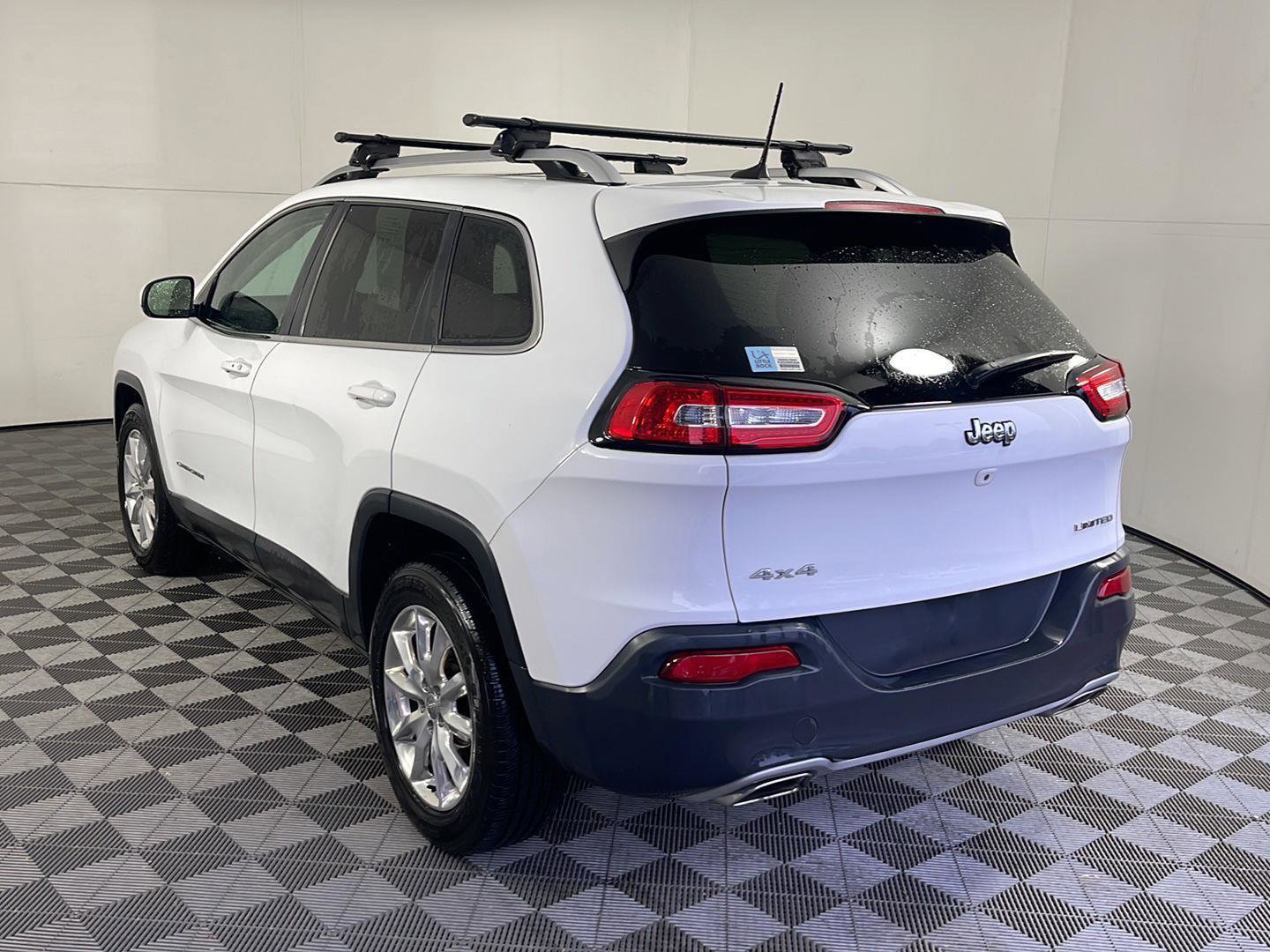 Used 2016 Jeep Cherokee Limited image 9