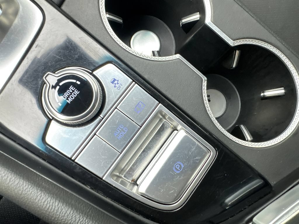 Used 2025 Genesis G70 2.5T RWD image 69