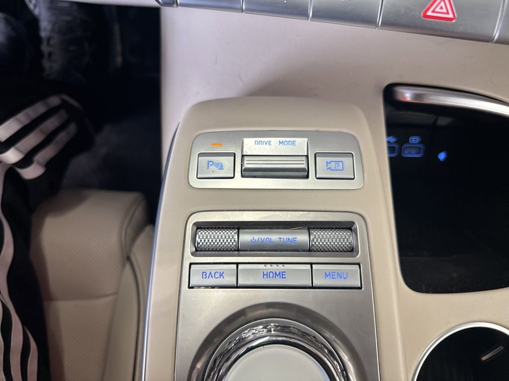 Used 2022 Genesis GV70 2.5T w/ Advanced Package image 21