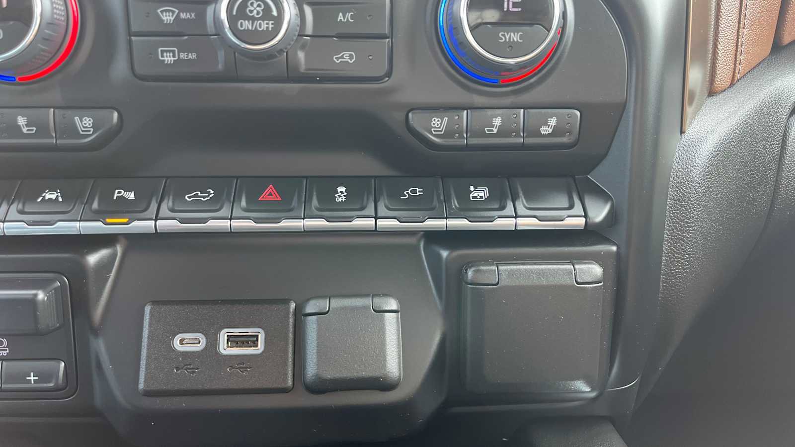 Used 2022 Chevrolet Silverado 1500 High Country image 24