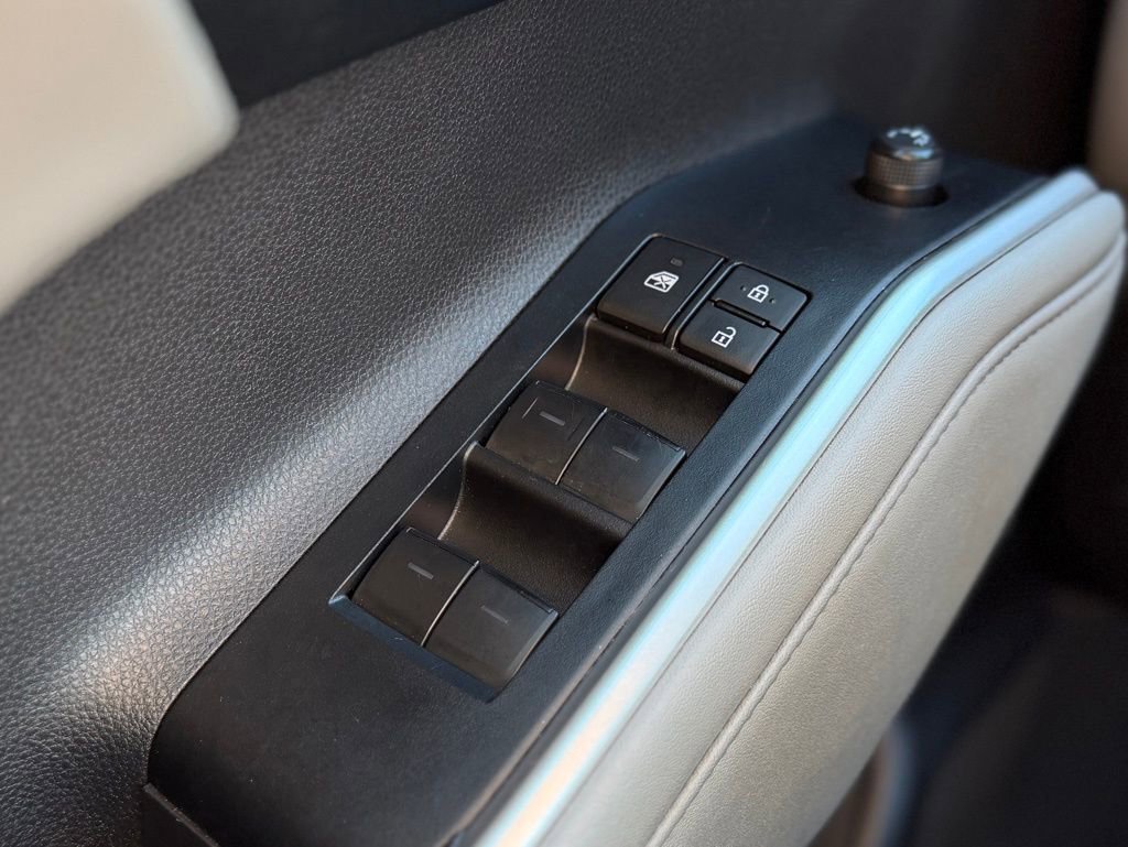 Certified 2025 Toyota Highlander XLE image 25