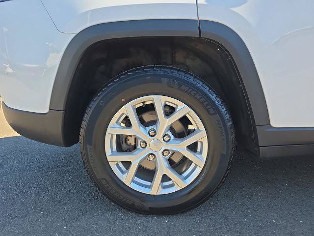 Used 2023 Jeep Grand Cherokee Limited AWD/4WD image 11