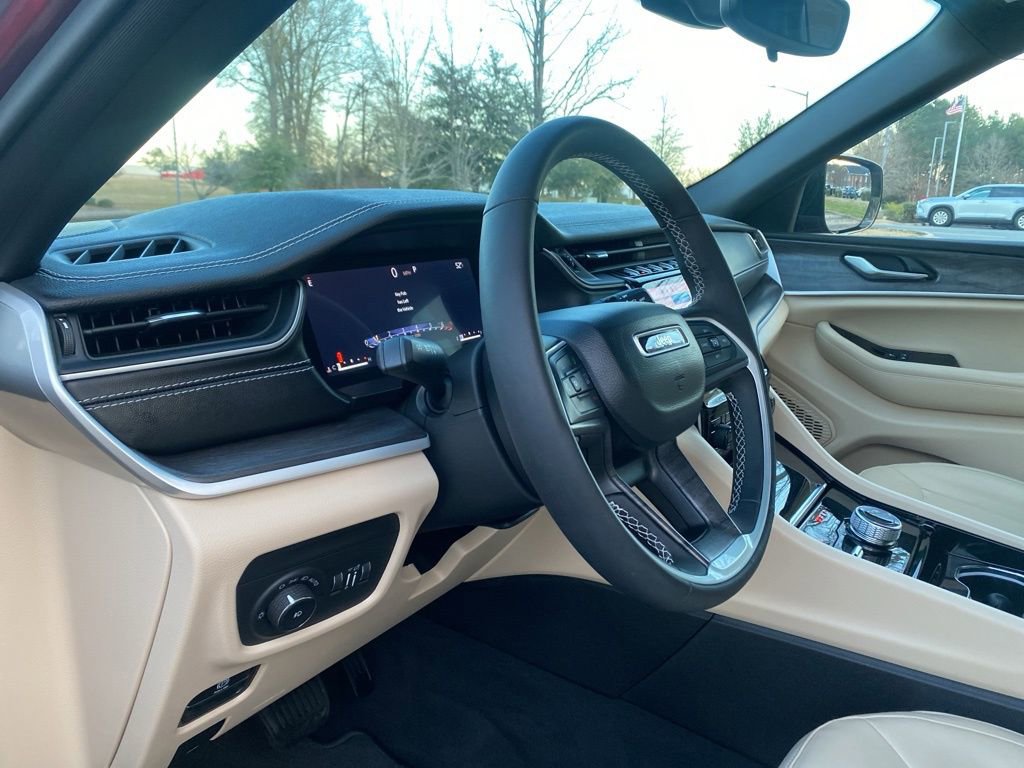 Used 2023 Jeep Grand Cherokee Limited image 14
