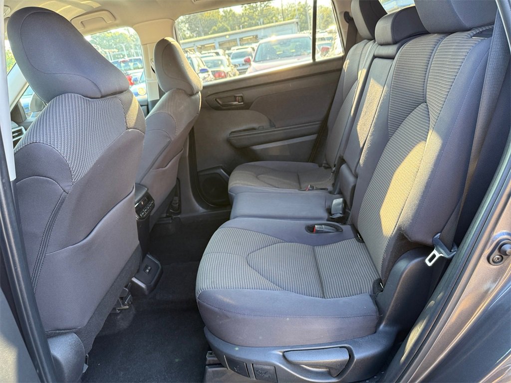 Used 2024 Toyota Highlander LE image 18