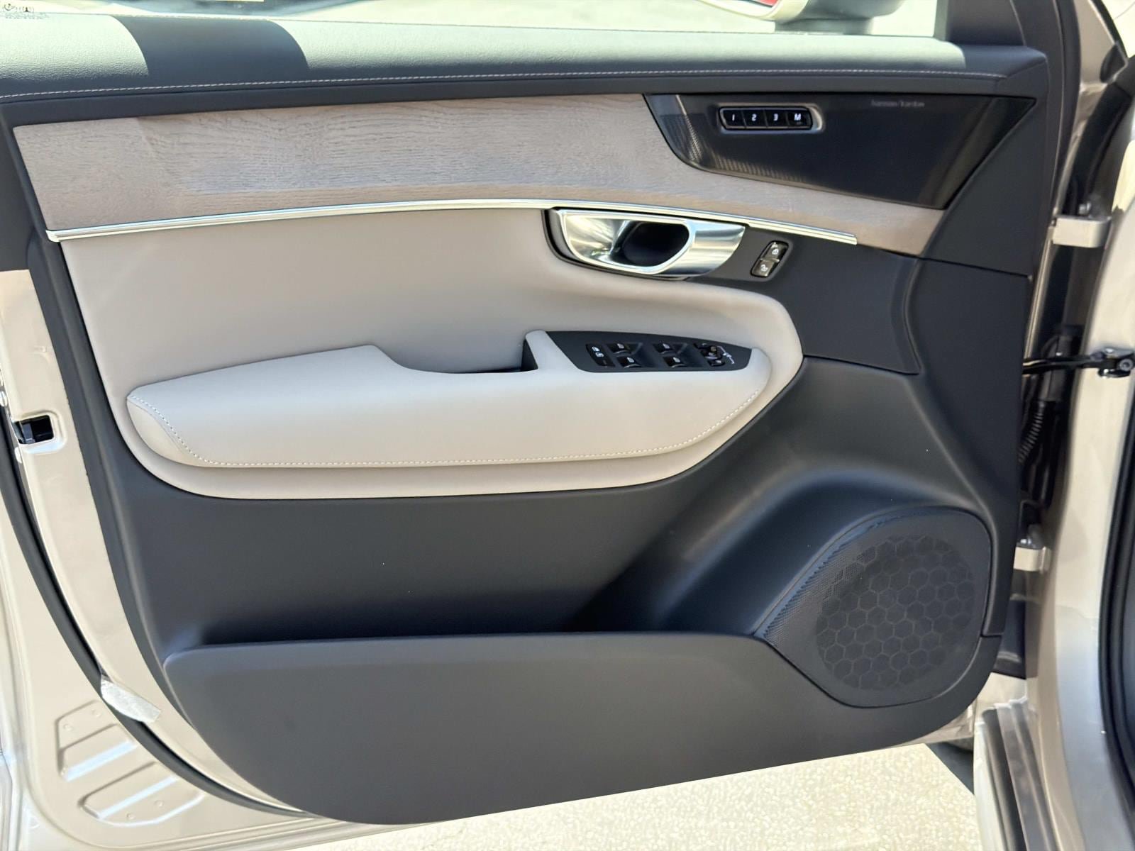 New 2026 Volvo XC90 T8 Plus AWD/4WD image 11
