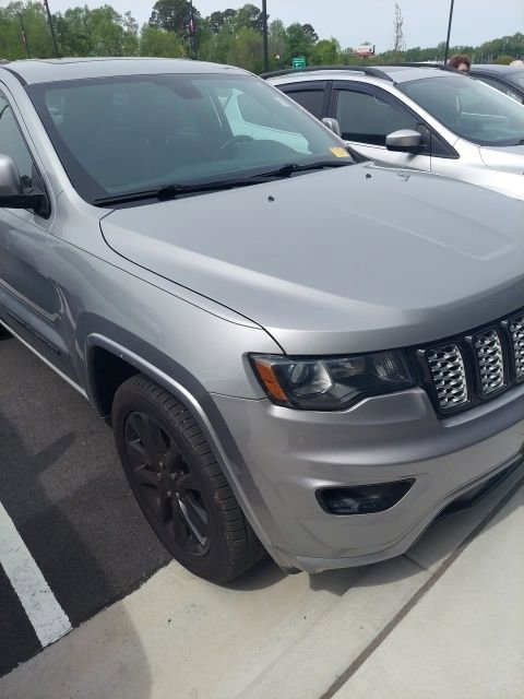 Used 2017 Jeep Grand Cherokee Altitude image 9