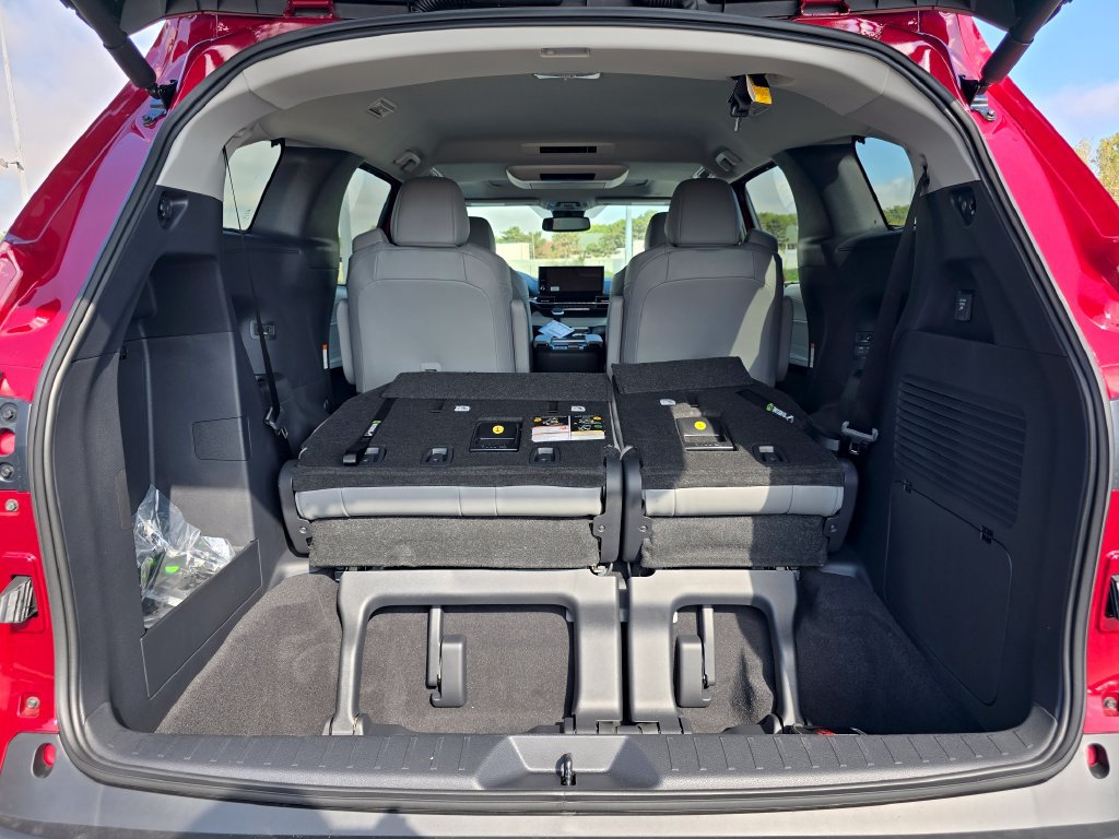 New 2026 Toyota Sienna XLE AWD/4WD image 21