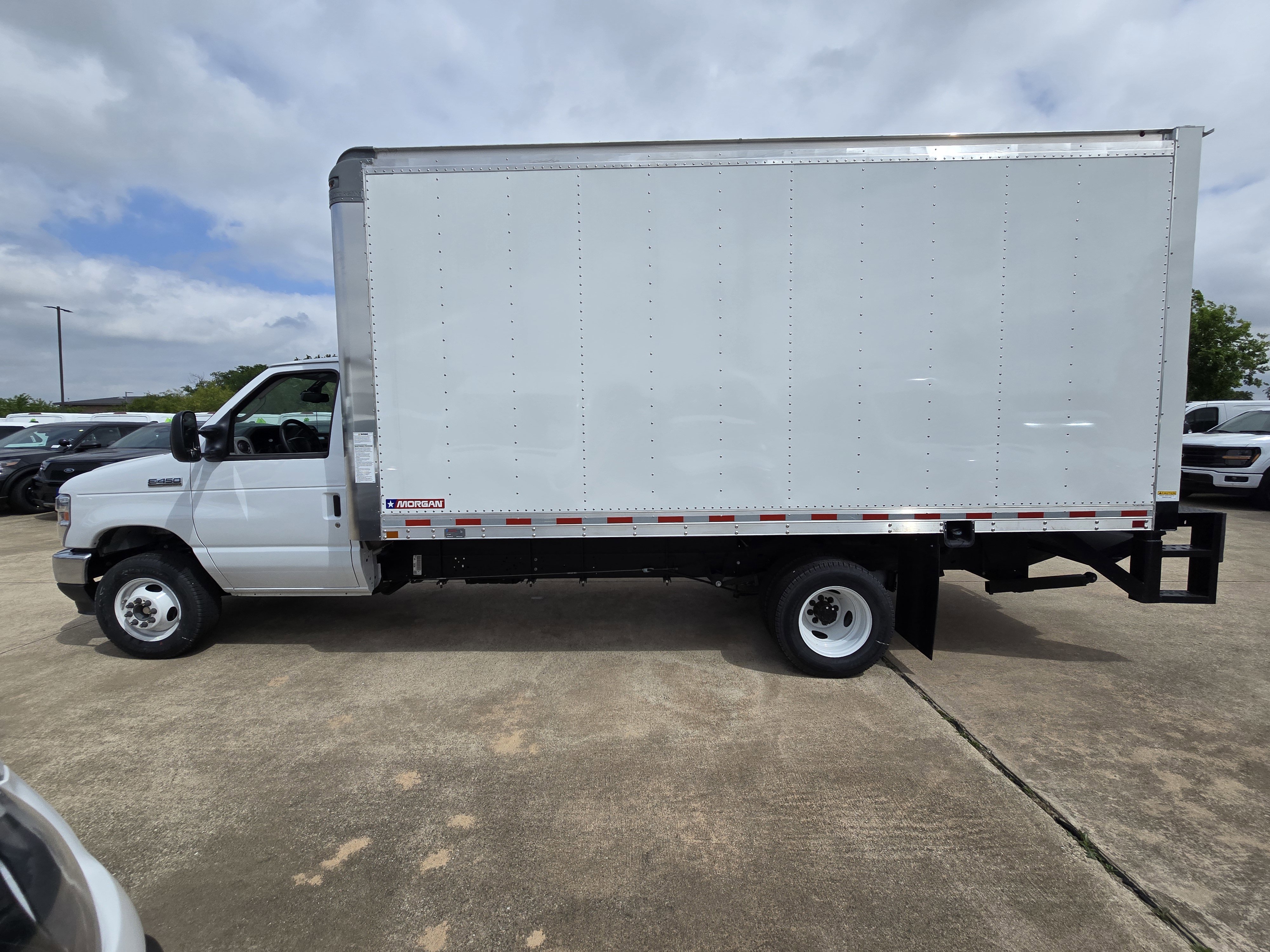 New 2026 Ford E-450 and Econoline 450 Super Duty w/ Driver's Safety Package RWD image 4