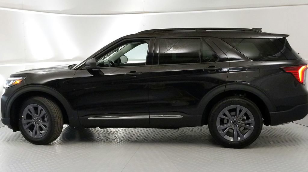 New 2025 Ford Explorer Active w/ Active Comfort Package image 6
