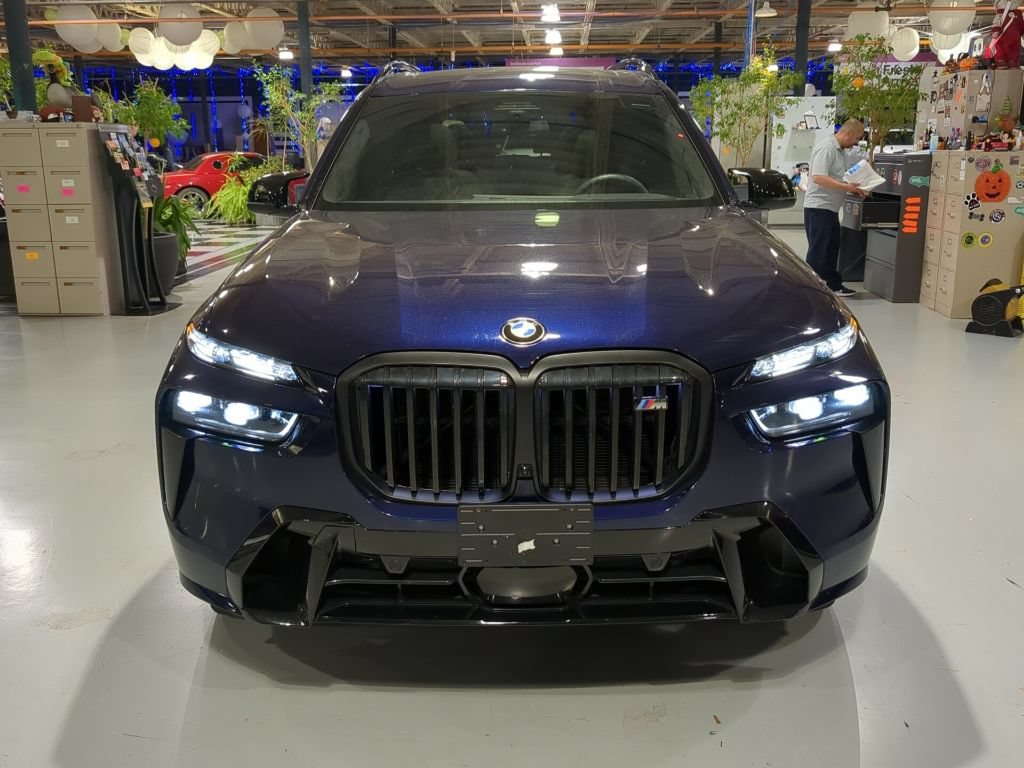 Certified 2025 BMW X7 M60i AWD/4WD image 3