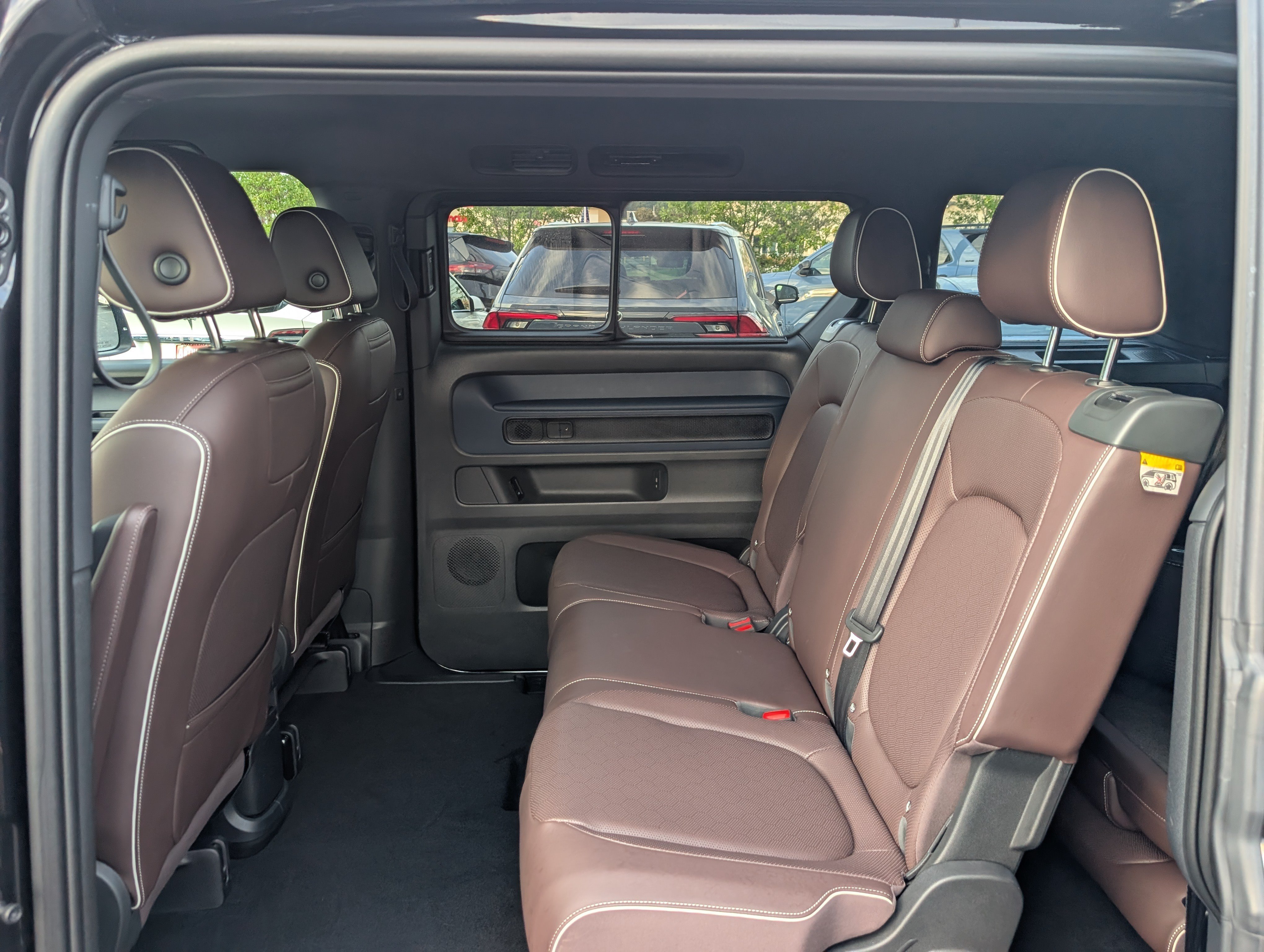Used 2025 Volkswagen ID. Buzz Pro S Plus RWD image 15