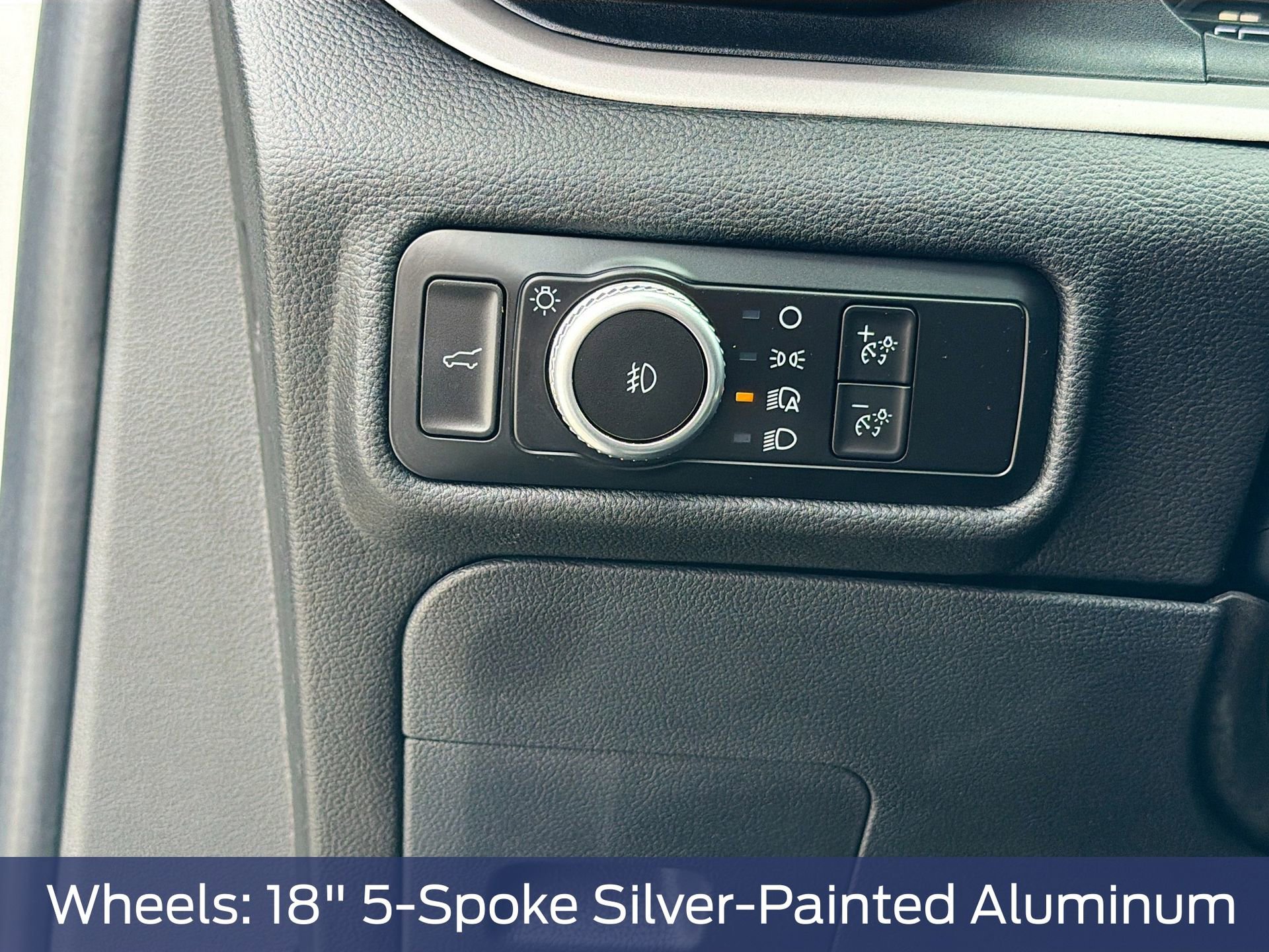 Used 2023 Ford Explorer XLT w/ Equipment Group 202A image 14