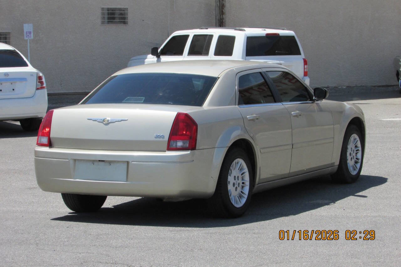 Used 2006 Chrysler 300 w/ Sound Group image 6