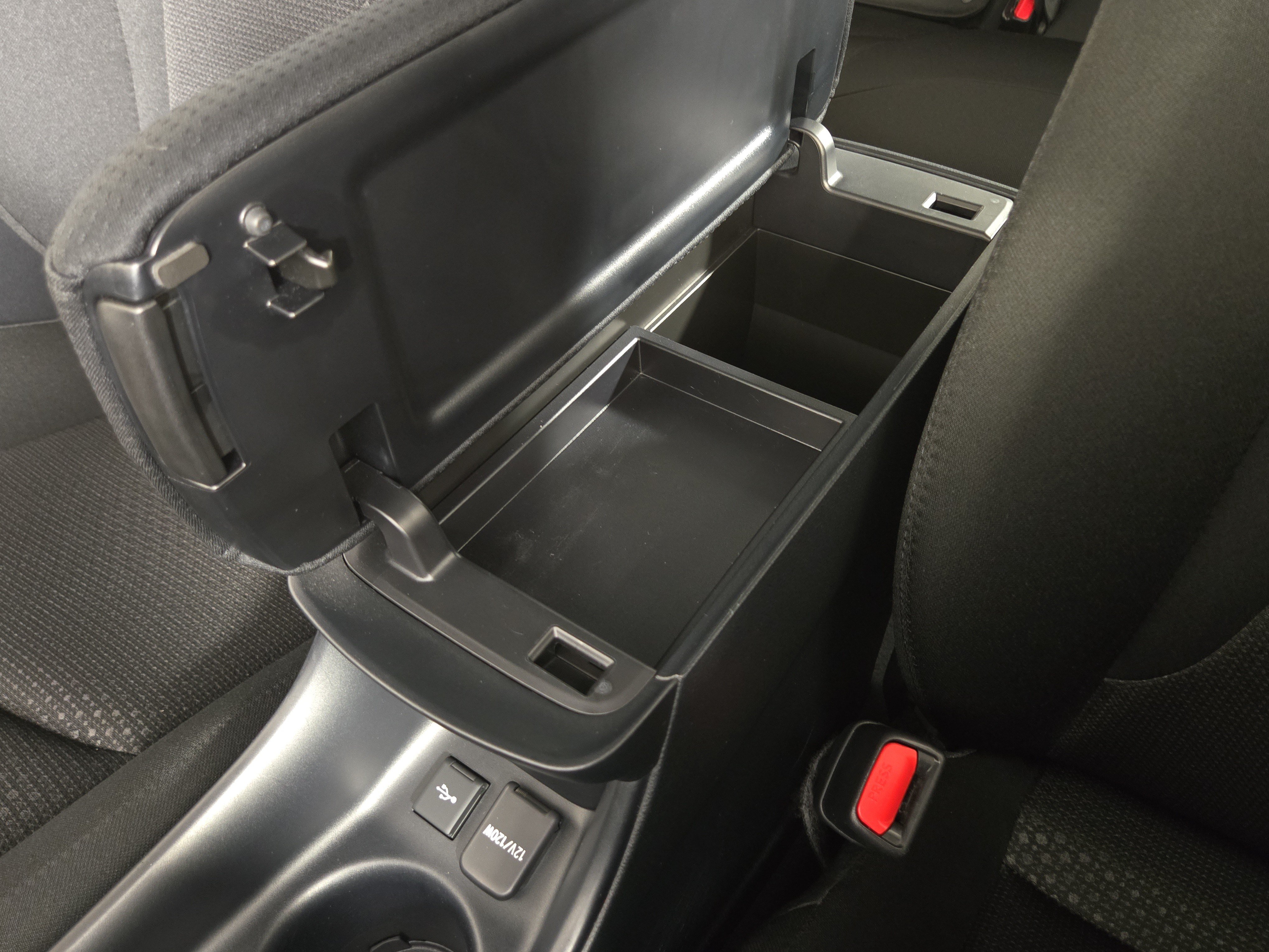Used 2021 Toyota Prius LE FWD image 27