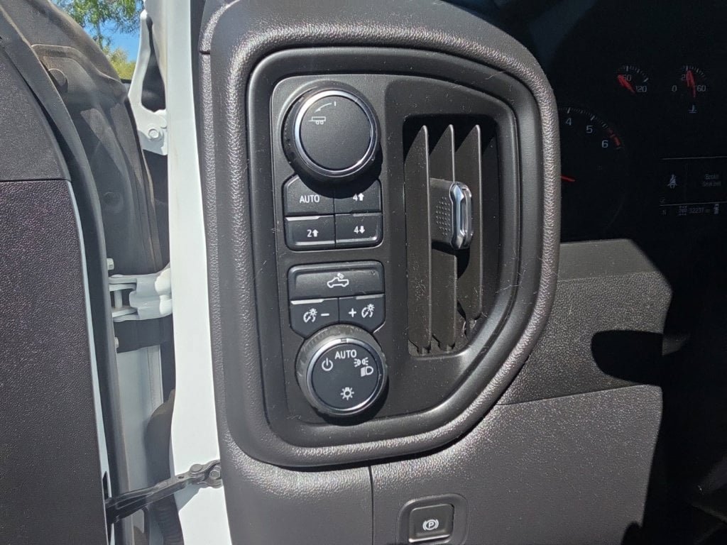 Used 2024 Chevrolet Silverado 1500 Custom Trail Boss w/ LPO, Dark Essentials Package AWD/4WD image 16