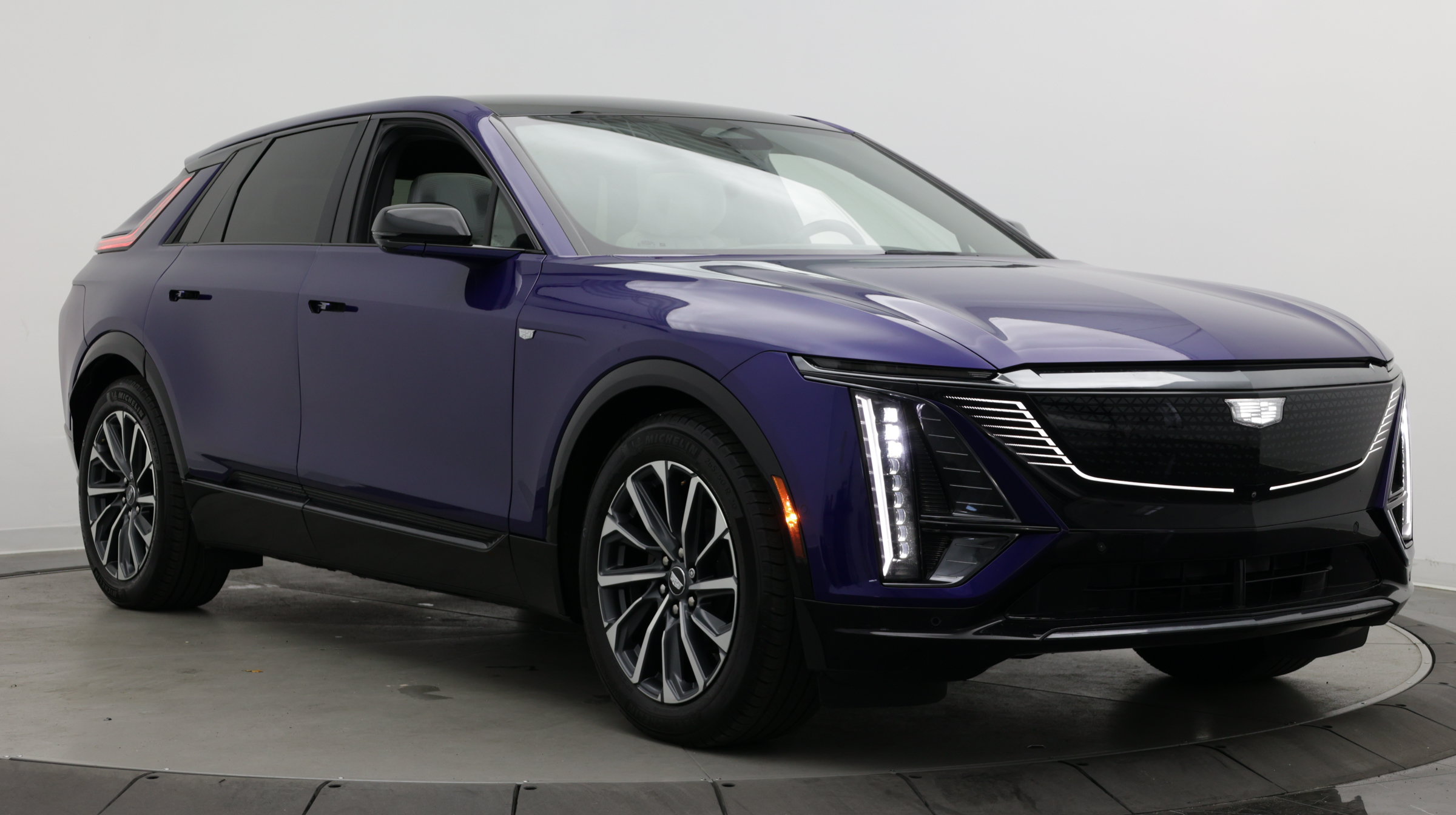 Used 2024 Cadillac Lyriq Sport AWD/4WD image 3