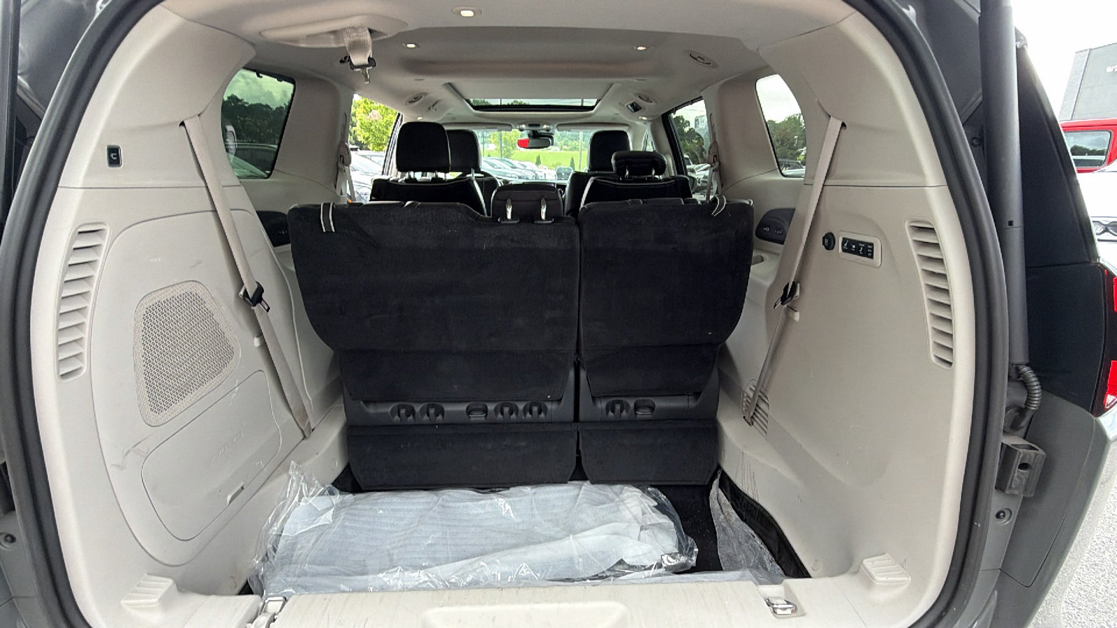 Used 2022 Chrysler Pacifica Limited FWD image 13